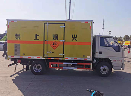 蔡甸爆破器材运输车工人安全操作规范与智能技术保障